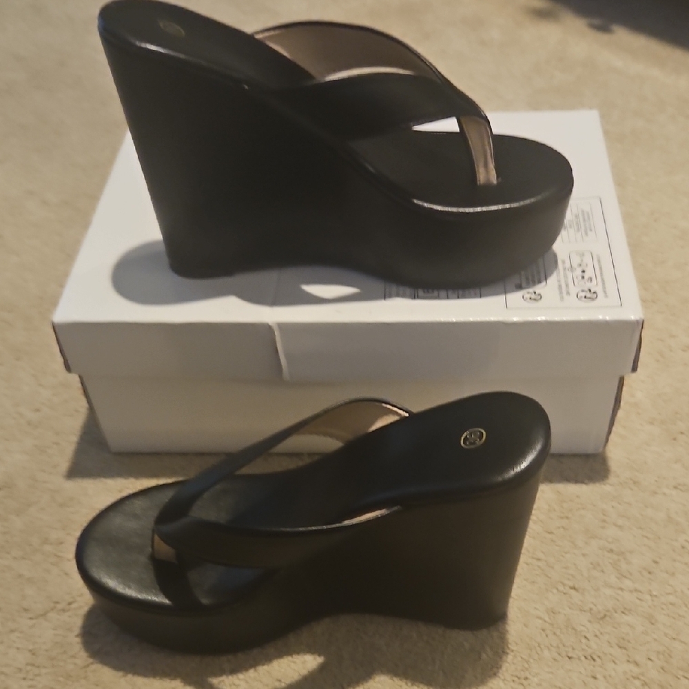 Black Wedge Sandals with High Platform and Thong Strap - Picture 2 of 7